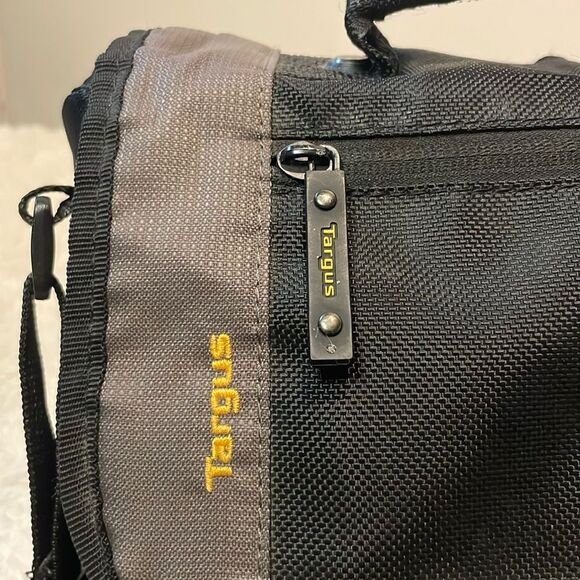 Targus- Small Black Mini Messenger Crossbody Bag for Notebook Tablet IPad- O/S - Picture 4 of 9